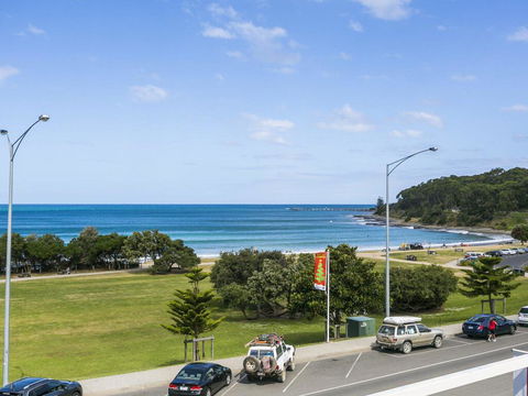 WATERFRONT THREE- In The Heart Of Lorne - Accommodation 4U 2