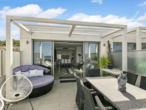 WATERFRONT THREE- In The Heart Of Lorne - Accommodation 4U 1