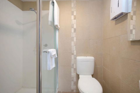 Plummers Mill - Central Townhouse - Accommodation 4U 9