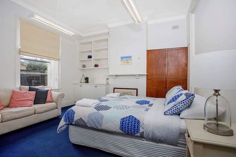 Plummers Mill - Central Townhouse - Accommodation 4U 8