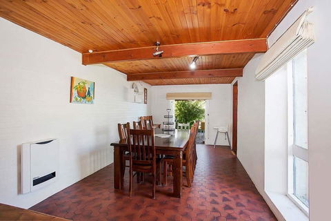 Plummers Mill - Central Townhouse - Accommodation 4U 4