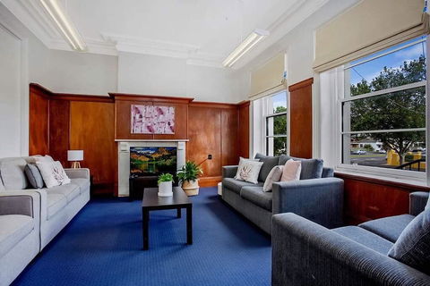 Plummers Mill - Central Townhouse - Accommodation 4U 1