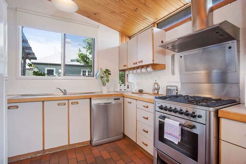 Plummers Mill - Central Townhouse - Accommodation 4U 2