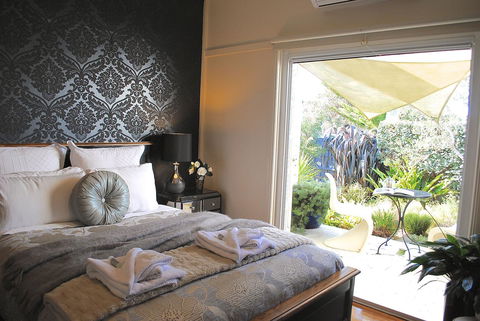 Bed Of Roses - Accommodation 4U 2