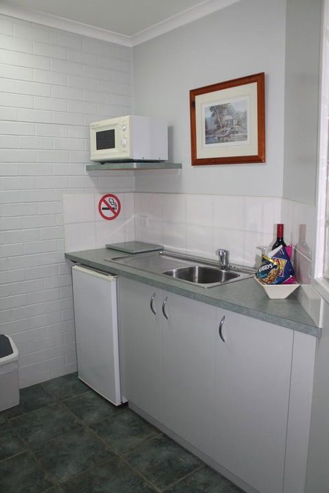 Rochester Motel - Accommodation 4U 16