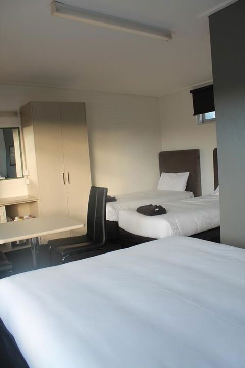 Rochester Motel - Accommodation 4U 15