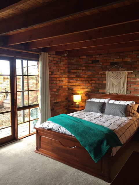 Bricks And Roses - Accommodation 4U 14