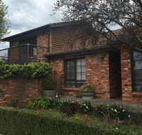 Bricks and Roses - Accommodation 4U