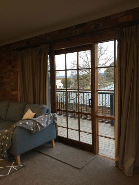 Bricks And Roses - Accommodation 4U 10