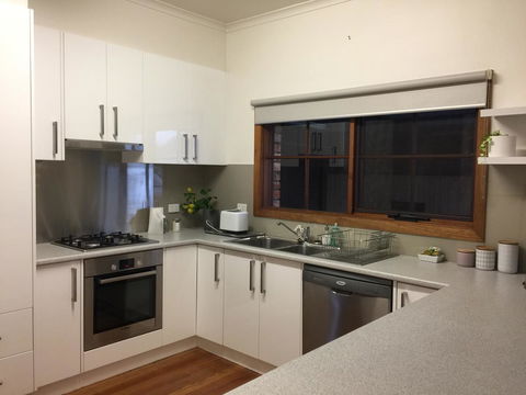 Bricks And Roses - Accommodation 4U 8
