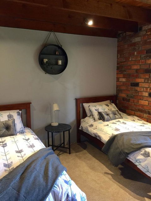 Bricks And Roses - Accommodation 4U 15