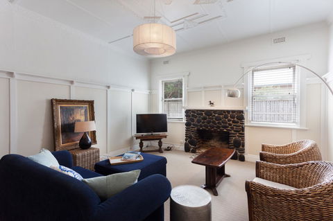 Sorrento Beach House - Perfect Spot And NEW Pool - Accommodation 4U 2