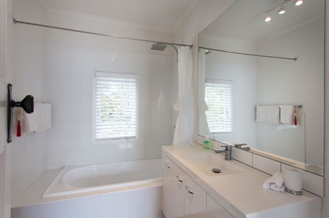 Sorrento Beach House - Perfect Spot And NEW Pool - Accommodation 4U 5