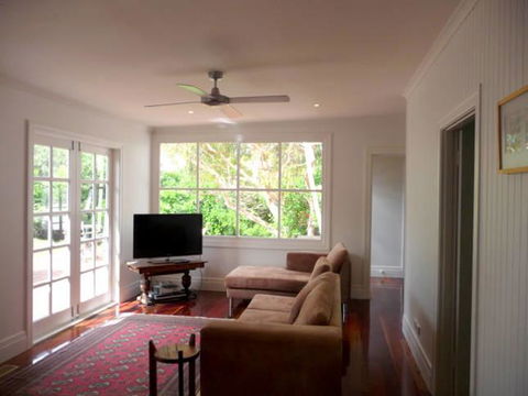 Sorrento Beach House - Perfect Spot And NEW Pool - Accommodation 4U 3