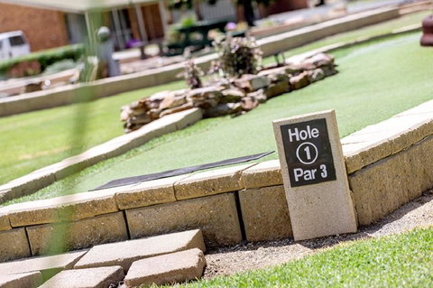 Lakeside Country Club - Accommodation 4U 5