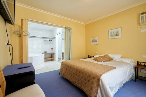 Cottages For Two - Accommodation 4U 9