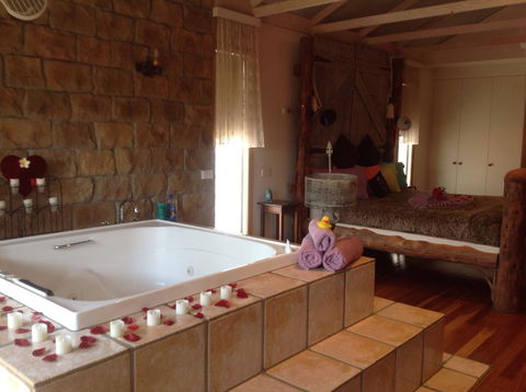 Ditto Daddy's - Accommodation 4U 9