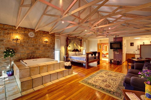 Ditto Daddy's - Accommodation 4U 0