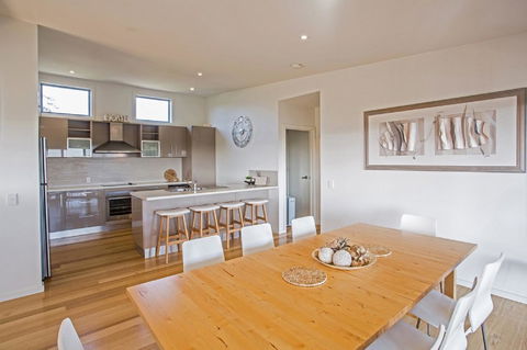 Saltwater Breeze Retreat - Accommodation 4U 5