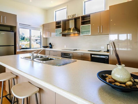 Saltwater Breeze Retreat - Accommodation 4U 10