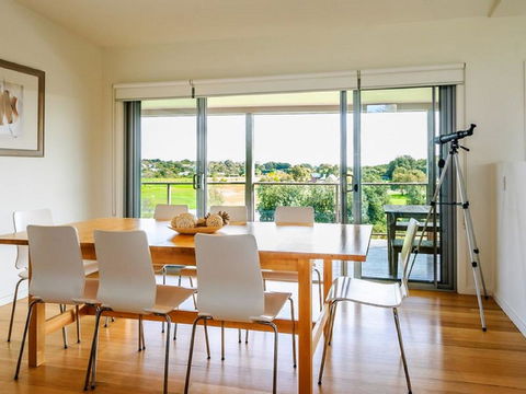 Saltwater Breeze Retreat - Accommodation 4U 12