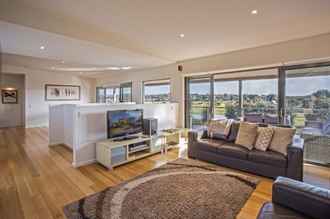 Saltwater Breeze Retreat - Accommodation 4U 4
