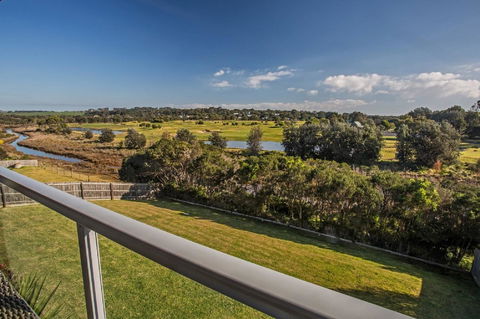 Saltwater Breeze Retreat - Accommodation 4U 8