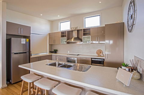 Saltwater Breeze Retreat - Accommodation 4U 2