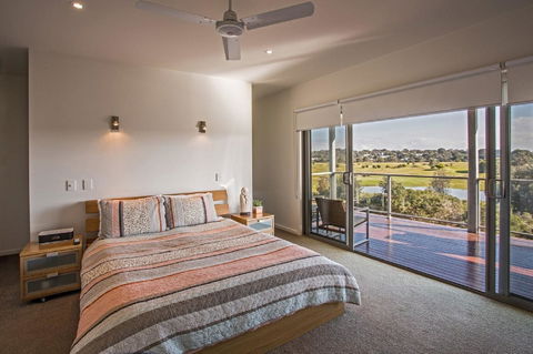 Saltwater Breeze Retreat - Accommodation 4U 15