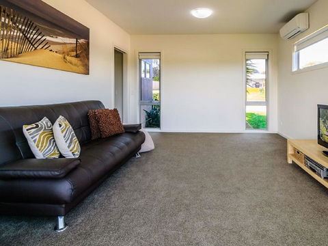 Saltwater Breeze Retreat - Accommodation 4U 23