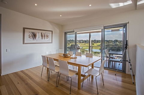 Saltwater Breeze Retreat - Accommodation 4U 11
