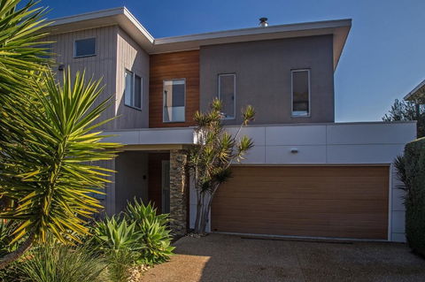 Saltwater Breeze Retreat - Accommodation 4U 0