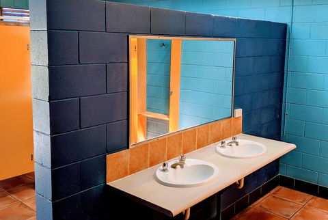 Cool Bananas Backpackers - Accommodation 4U 12
