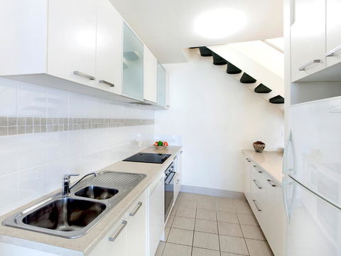 La Mer Sunshine Beachfront - Accommodation 4U 5