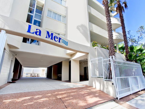 La Mer Sunshine Beachfront - Accommodation 4U 22