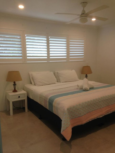 Chez Noosa Resort Motel - Accommodation 4U 17