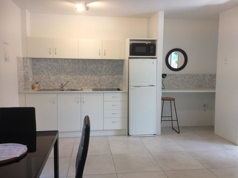 Chez Noosa Resort Motel - Accommodation 4U 5