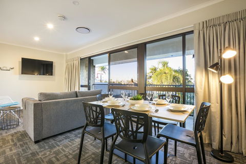 Nightcap At Kawana Waters Hotel - Accommodation 4U 44