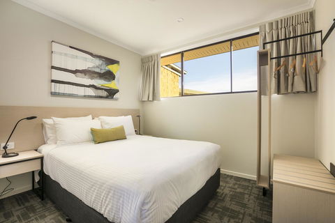 Nightcap At Kawana Waters Hotel - Accommodation 4U 43