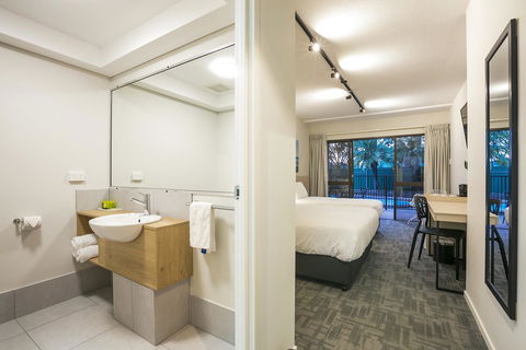 Nightcap At Kawana Waters Hotel - Accommodation 4U 25