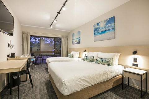 Nightcap At Kawana Waters Hotel - Accommodation 4U 11
