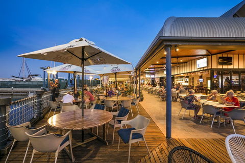 Nightcap At Kawana Waters Hotel - Accommodation 4U 20