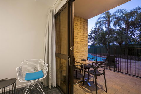Nightcap At Kawana Waters Hotel - Accommodation 4U 12