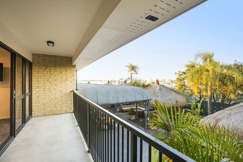 Nightcap At Kawana Waters Hotel - Accommodation 4U 39