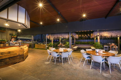 Nightcap At Kawana Waters Hotel - Accommodation 4U 7