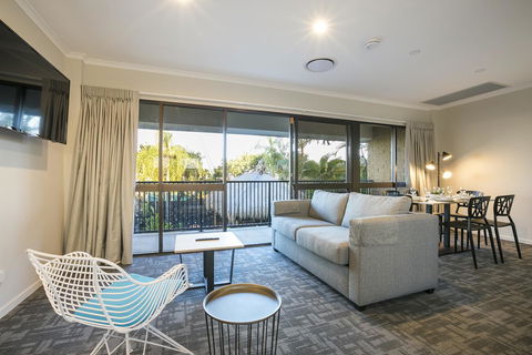 Nightcap At Kawana Waters Hotel - Accommodation 4U 2
