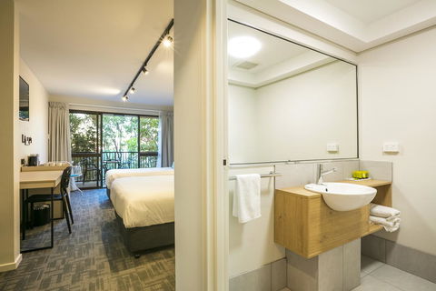 Nightcap At Kawana Waters Hotel - Accommodation 4U 31