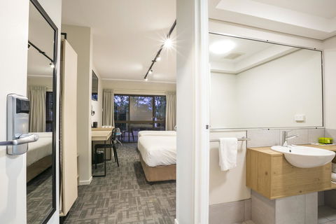 Nightcap At Kawana Waters Hotel - Accommodation 4U 14