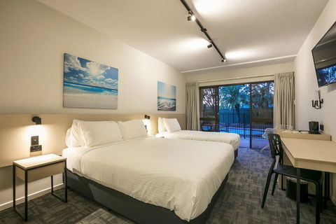 Nightcap At Kawana Waters Hotel - Accommodation 4U 1