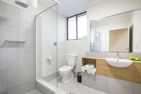 Nightcap At Kawana Waters Hotel - Accommodation 4U 3